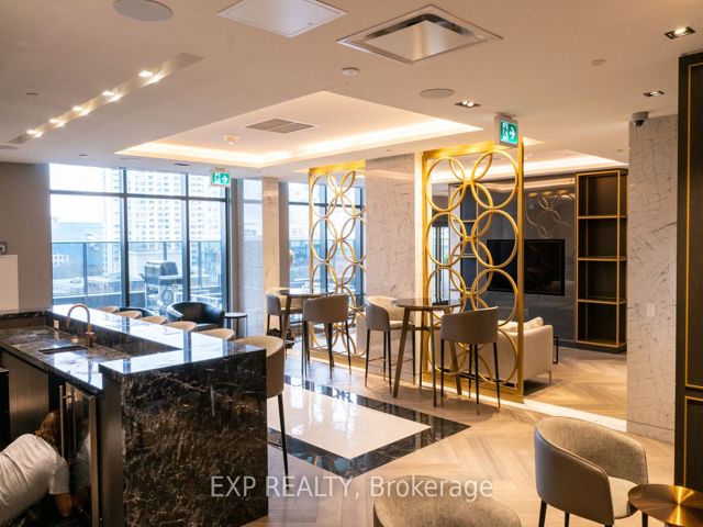 2103 - 330 Richmond St W