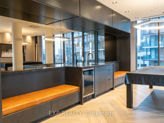 2103 - 330 Richmond St W