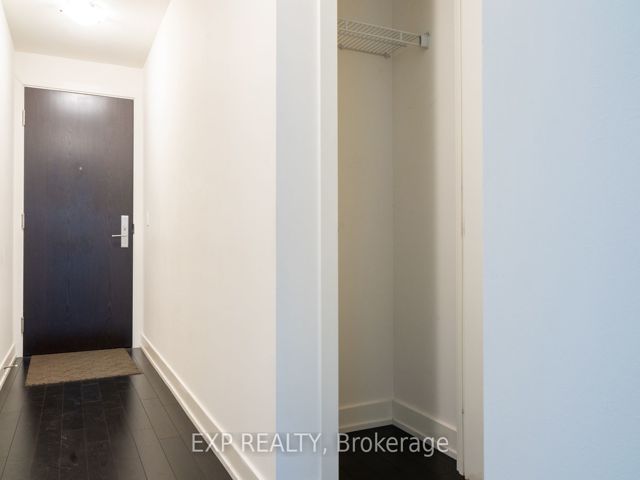 2103 - 330 Richmond St W