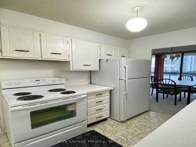 1215 - 350 Seneca Hill Dr