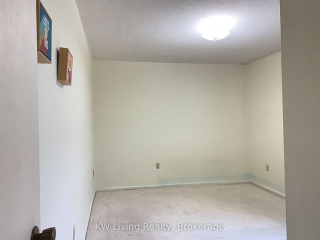 1215 - 350 Seneca Hill Dr