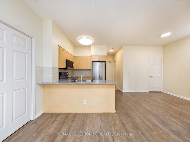 PH16 - 5940 Yonge St