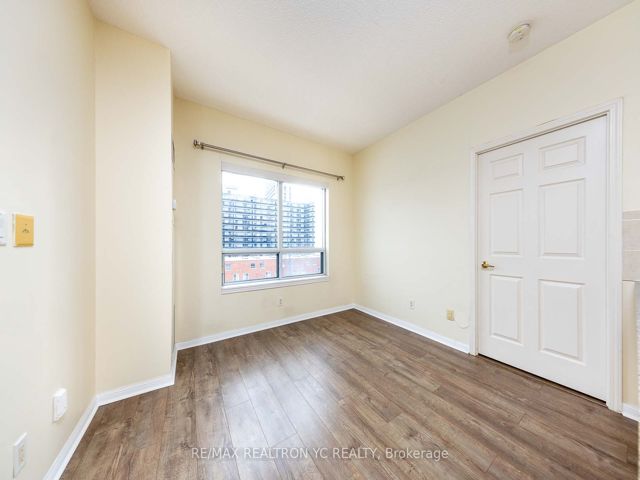 PH16 - 5940 Yonge St