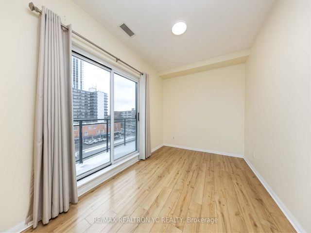 PH16 - 5940 Yonge St
