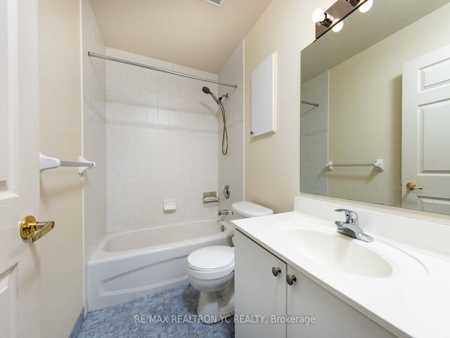 PH16 - 5940 Yonge St