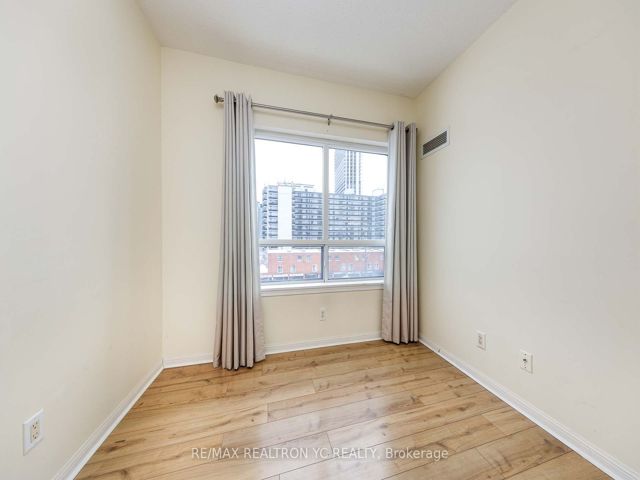 PH16 - 5940 Yonge St