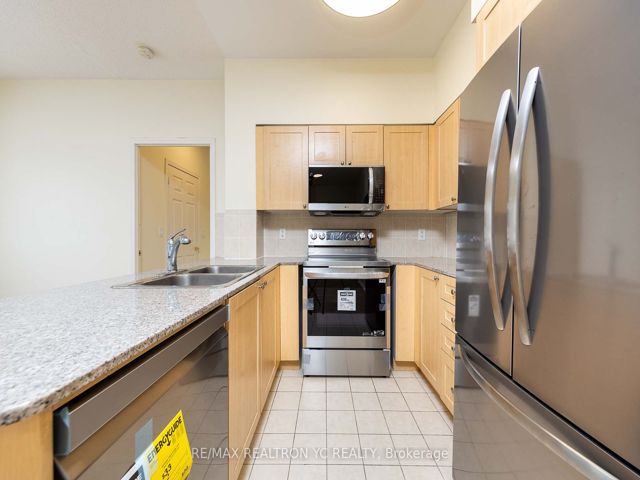 PH16 - 5940 Yonge St
