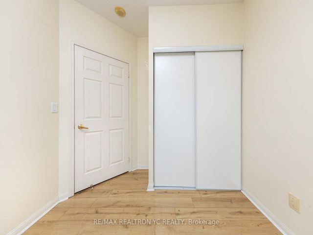 PH16 - 5940 Yonge St