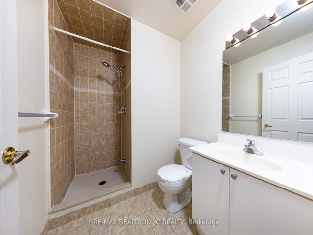 PH16 - 5940 Yonge St