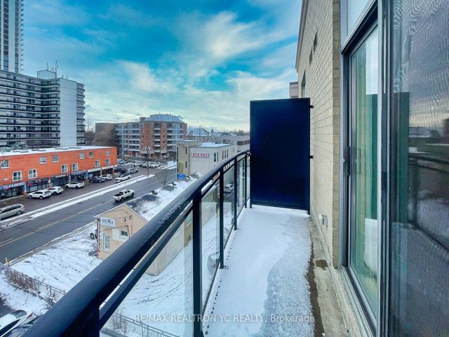 PH16 - 5940 Yonge St