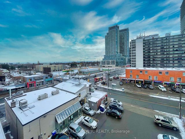 PH16 - 5940 Yonge St