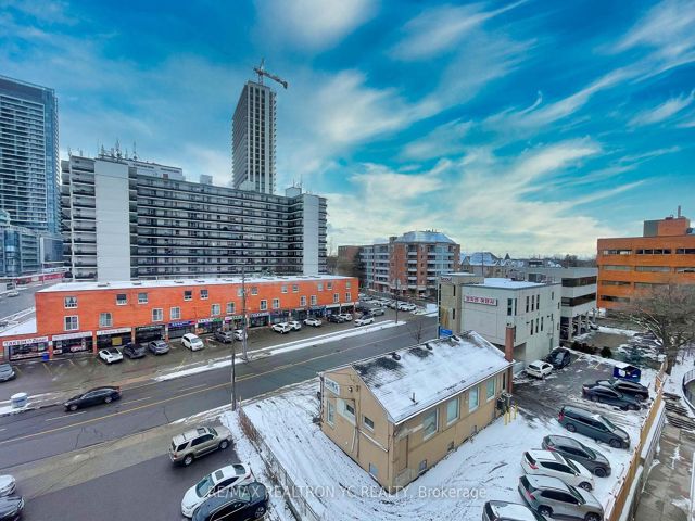 PH16 - 5940 Yonge St