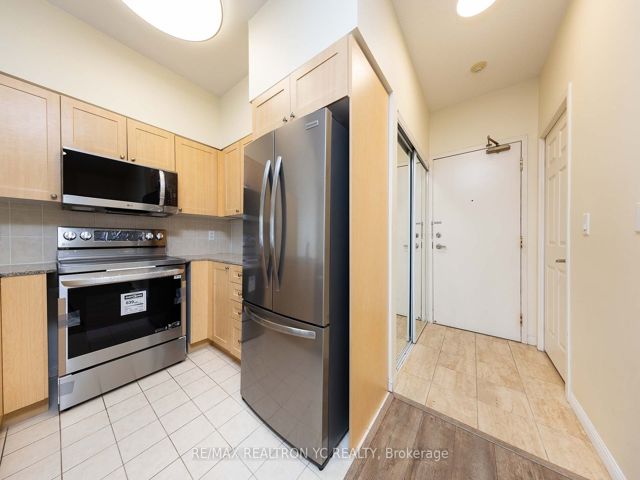PH16 - 5940 Yonge St