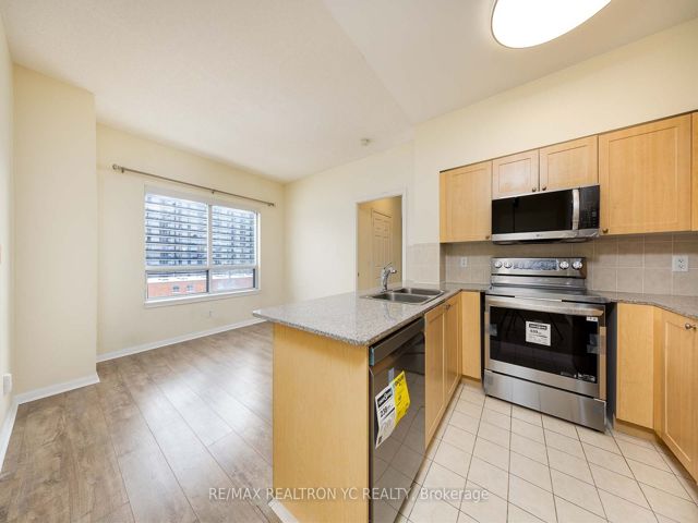 PH16 - 5940 Yonge St