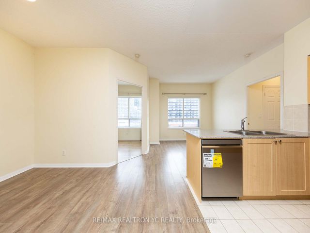 PH16 - 5940 Yonge St