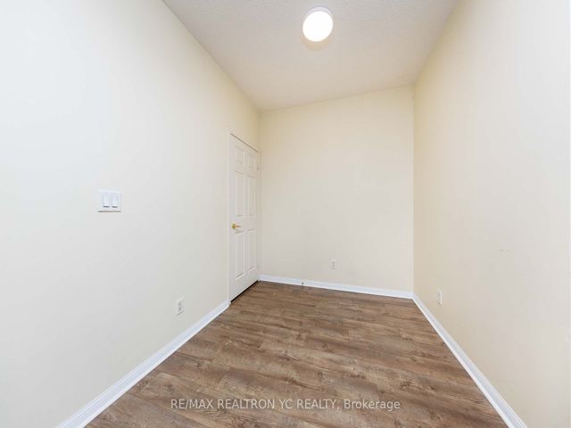 PH16 - 5940 Yonge St