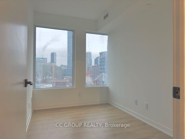1606 - 319 Jarvis St