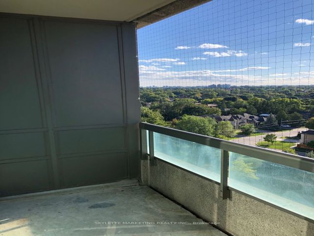 1112 - 503 Beecroft Rd