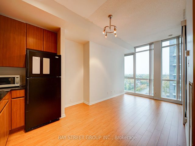 1203 - 30 Canterbury Pl