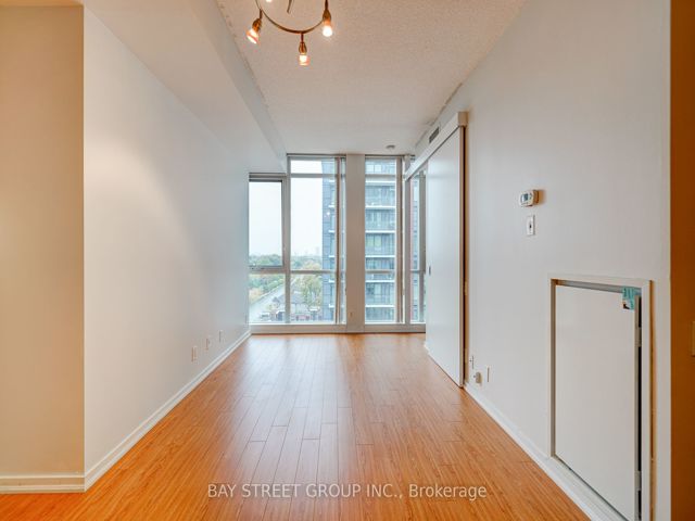 1203 - 30 Canterbury Pl