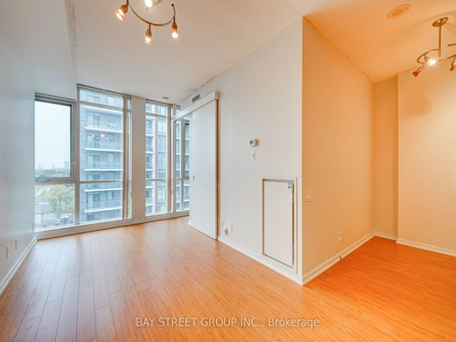 1203 - 30 Canterbury Pl