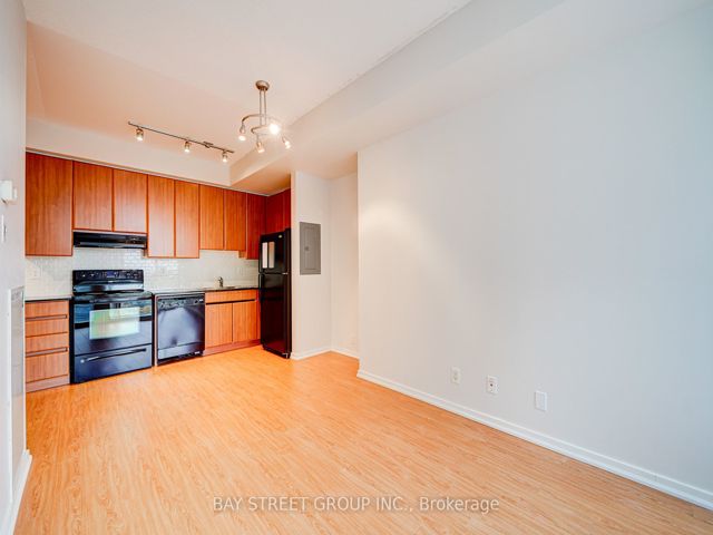 1203 - 30 Canterbury Pl