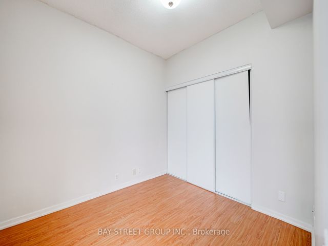 1203 - 30 Canterbury Pl