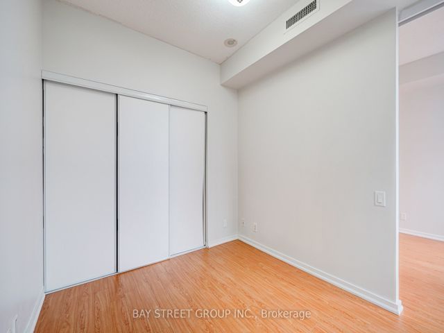 1203 - 30 Canterbury Pl