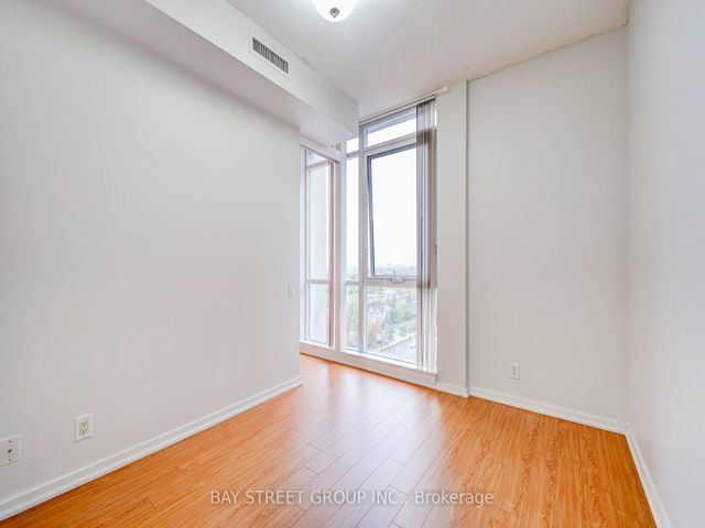 1203 - 30 Canterbury Pl