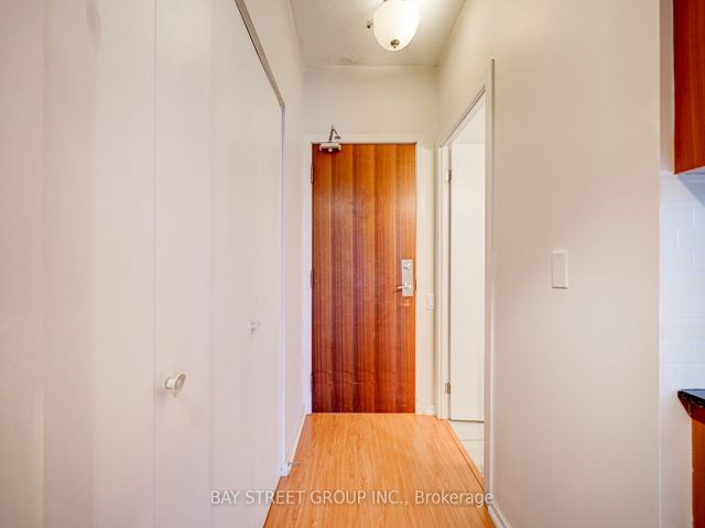 1203 - 30 Canterbury Pl