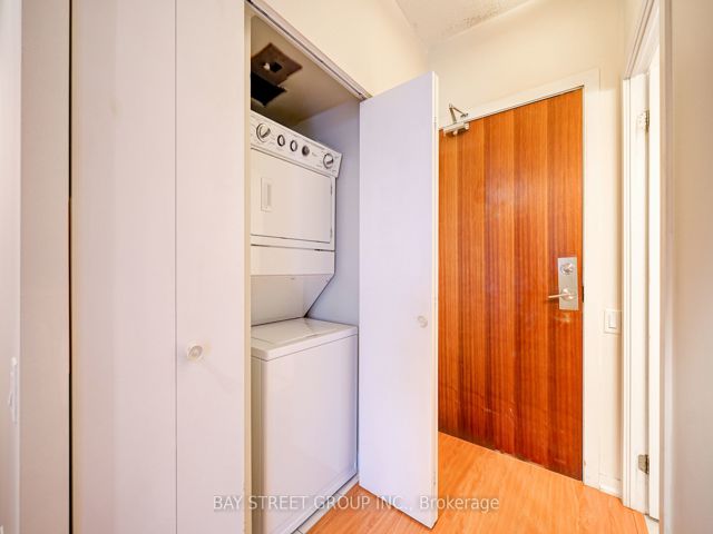1203 - 30 Canterbury Pl