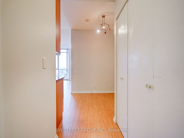 1203 - 30 Canterbury Pl