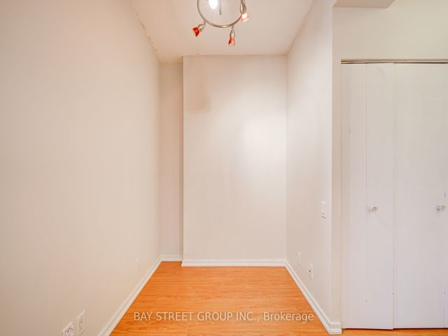 1203 - 30 Canterbury Pl