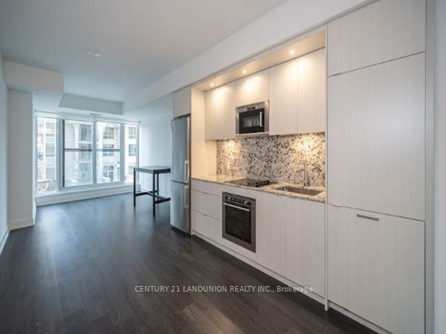 302 - 30 Inn On The Park Dr