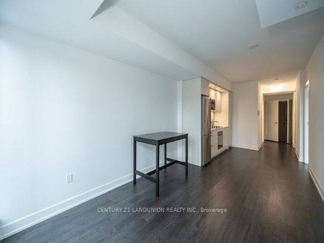 302 - 30 Inn On The Park Dr
