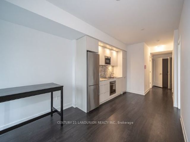 302 - 30 Inn On The Park Dr
