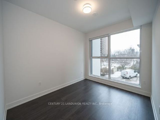 302 - 30 Inn On The Park Dr