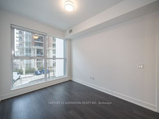 302 - 30 Inn On The Park Dr