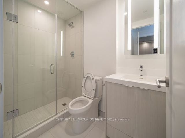 302 - 30 Inn On The Park Dr