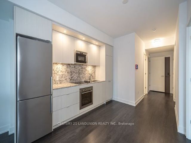302 - 30 Inn On The Park Dr