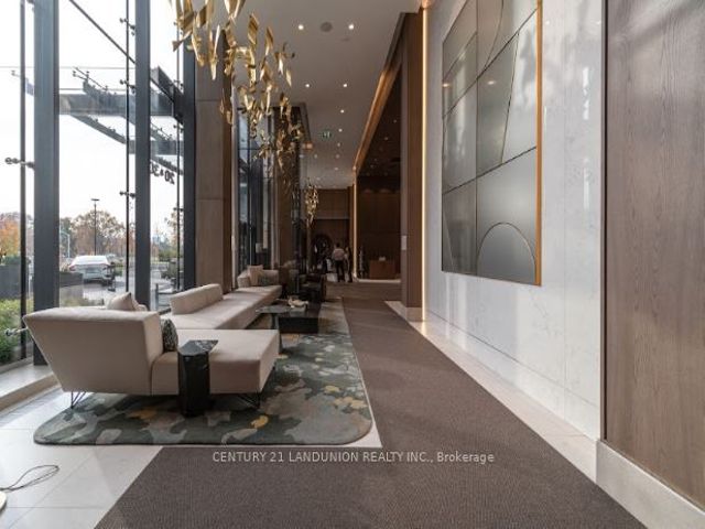 302 - 30 Inn On The Park Dr