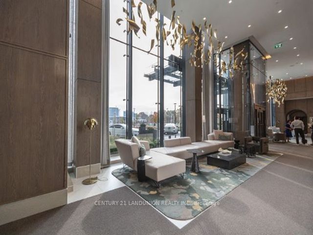 302 - 30 Inn On The Park Dr