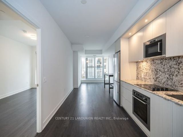 302 - 30 Inn On The Park Dr