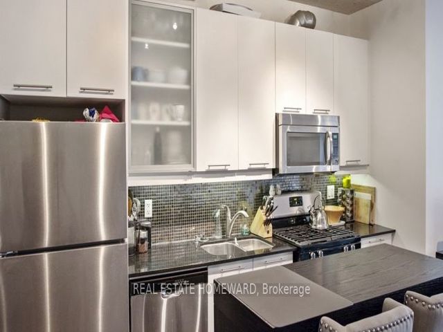 306 - 533 Ricmond St W