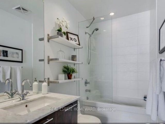 306 - 533 Ricmond St W