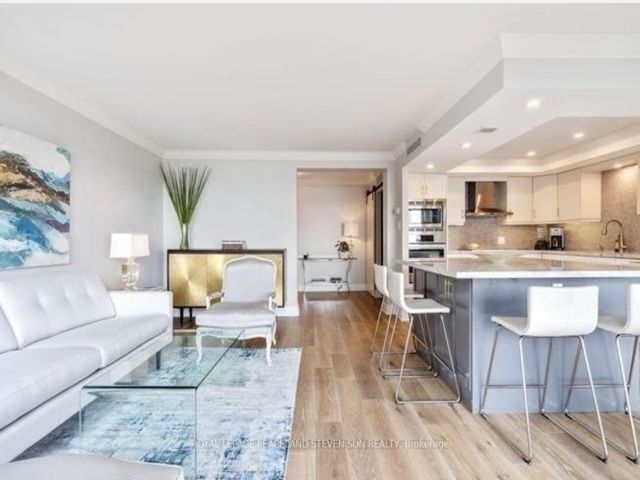 912 - 55 Harbour Sq