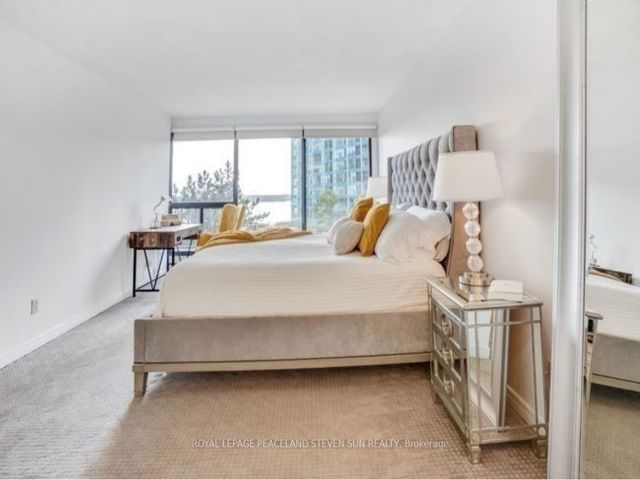 912 - 55 Harbour Sq