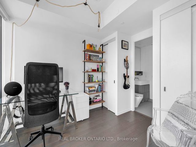 2004 - 5 Soudan Ave