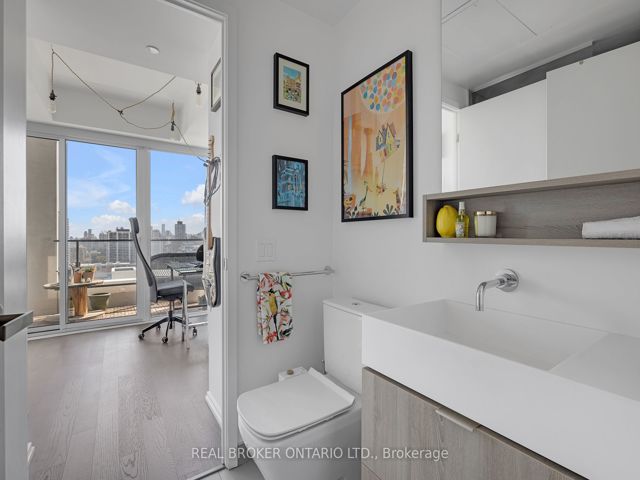 2004 - 5 Soudan Ave