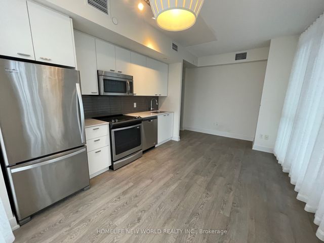 1702 - 30 Roehampton Ave